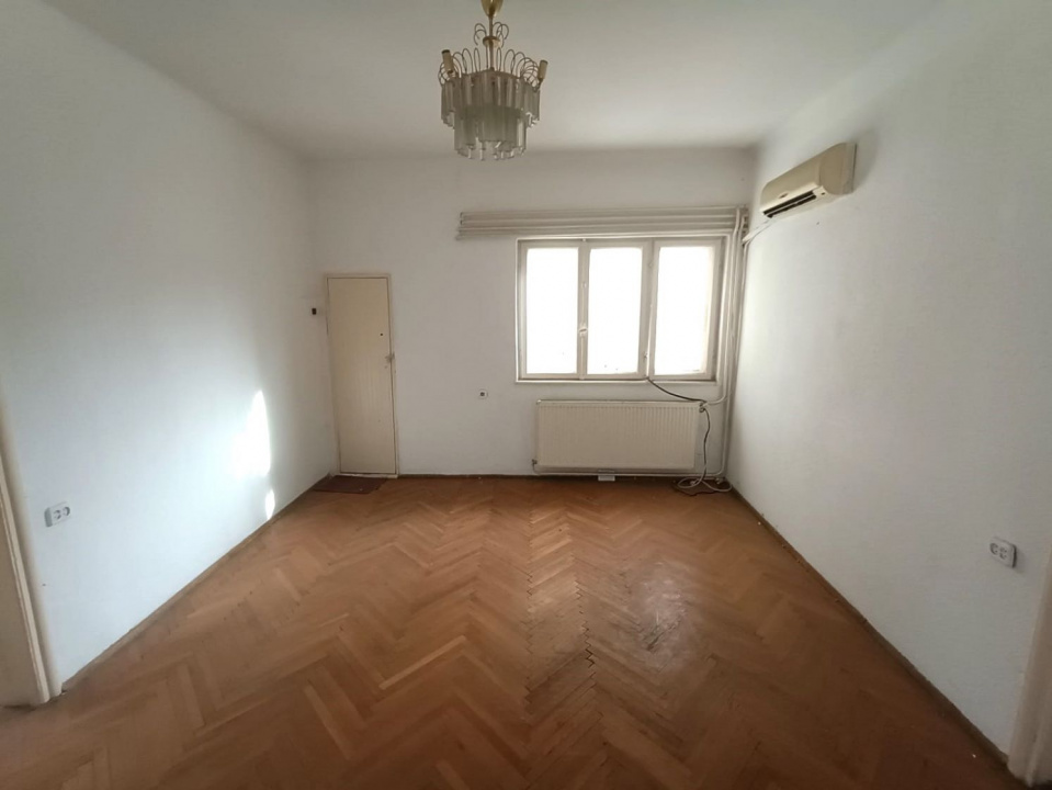 OCAZIE SE VINDE APARTAMENT 4 CAMERE  SPATIOS 88MP ZONA ULTRACENTRAL UNIRII