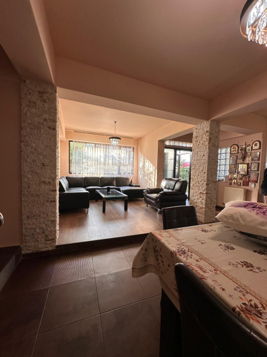 OCAZIE SE VINDE VILA SPATIOASA IN ORASUL PANTELIMON IF APROAPE DE CENTRU