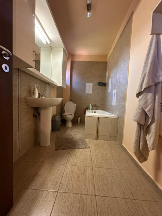 OCAZIE SE VINDE VILA SPATIOASA IN ORASUL PANTELIMON IF APROAPE DE CENTRU