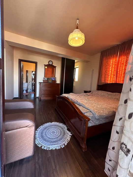 OCAZIE SE VINDE VILA SPATIOASA IN ORASUL PANTELIMON IF APROAPE DE CENTRU