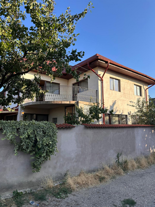 OCAZIE SE VINDE VILA SPATIOASA IN ORASUL PANTELIMON IF APROAPE DE CENTRU