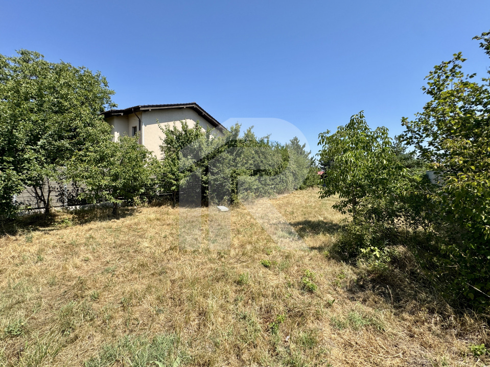 DOMNESTI , TEREN 698 MP, DESCHIDERE 17,19 MP, IMPREJMUIT CU GARD