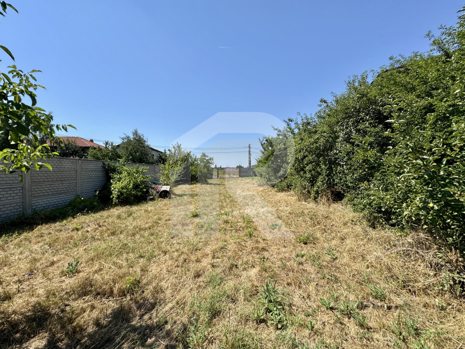 DOMNESTI , TEREN 698 MP, DESCHIDERE 17,19 MP, IMPREJMUIT CU GARD