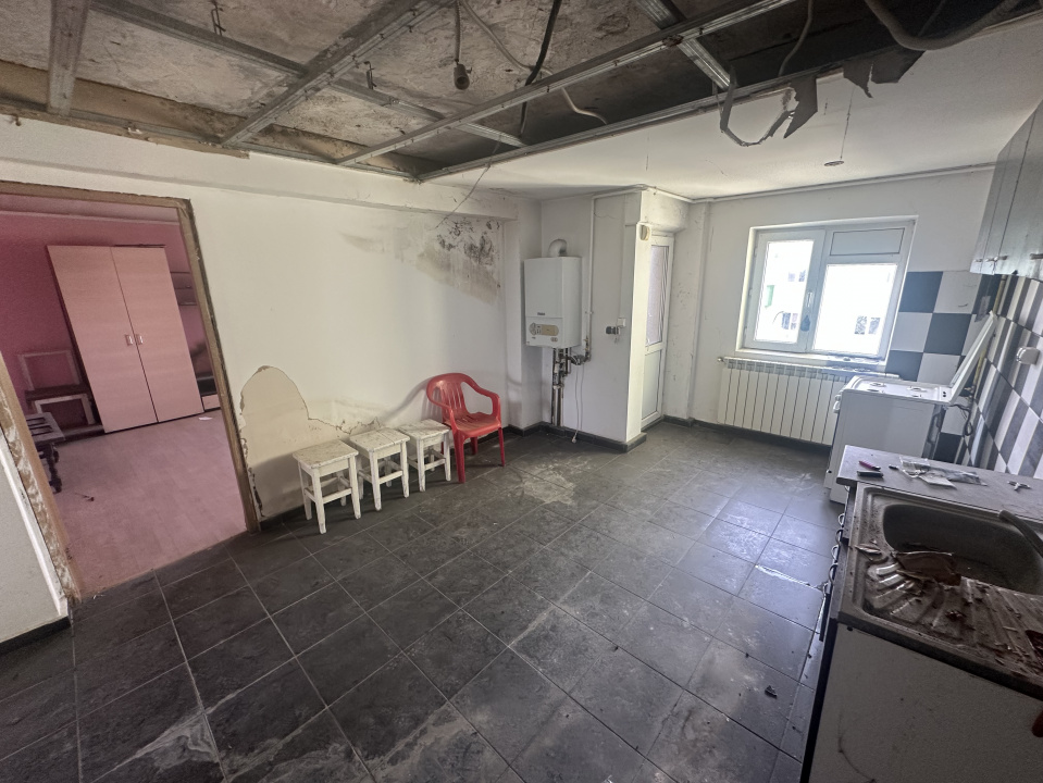 1 DECEMBRIE, 4 CAMERE 98 MP, LOT 22 MP PARCARE!