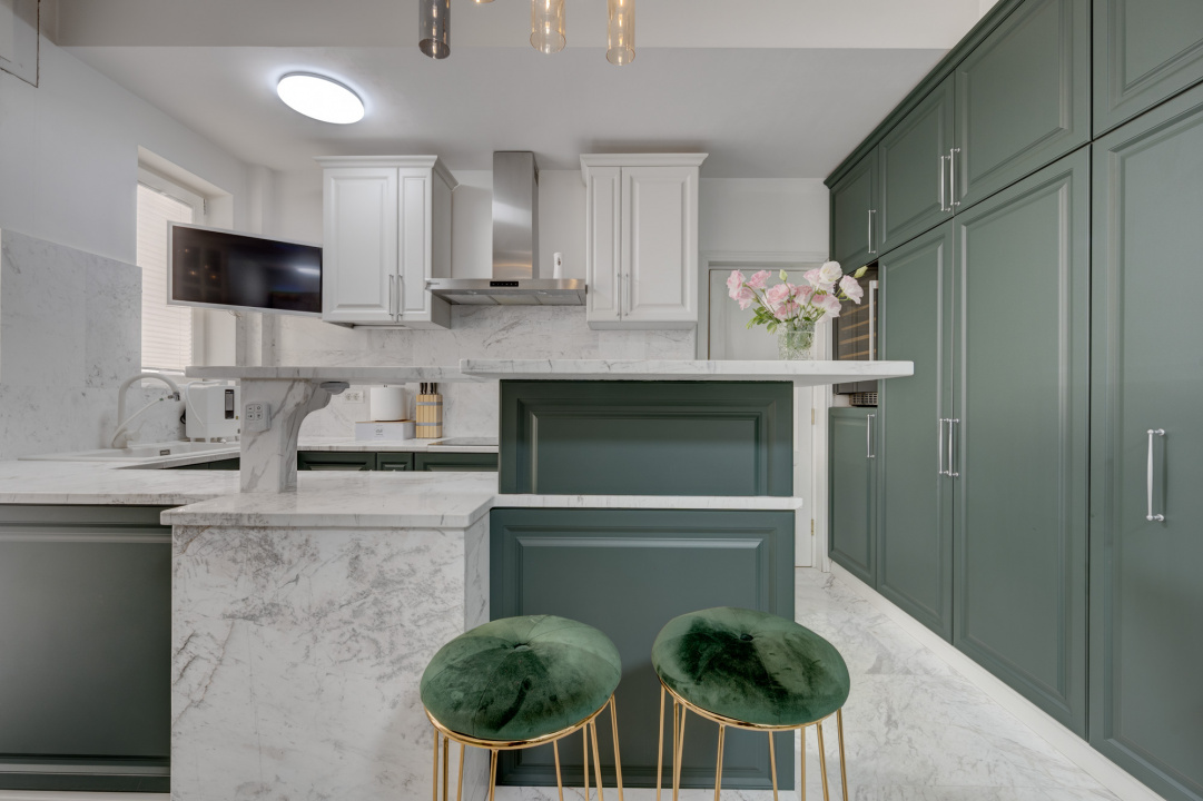 CAROL - EPISCOP CHESARIE, APARTAMENT 250 MP TOTAL, CURTE 250 MP!