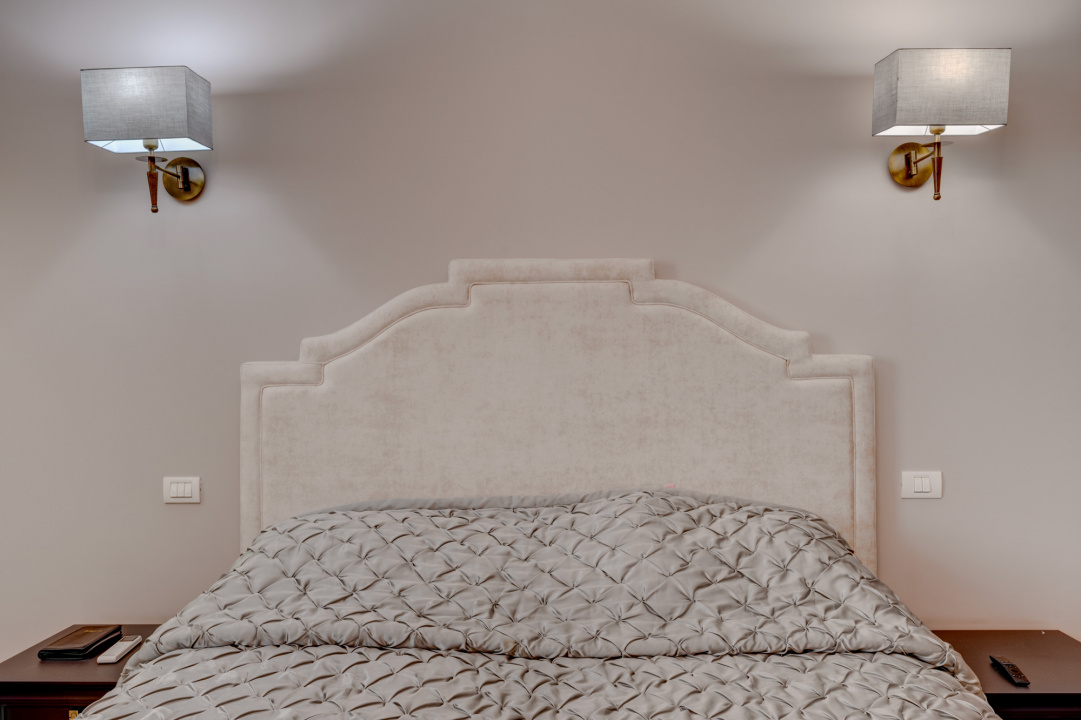 CAROL - EPISCOP CHESARIE, APARTAMENT 250 MP TOTAL, CURTE 250 MP!