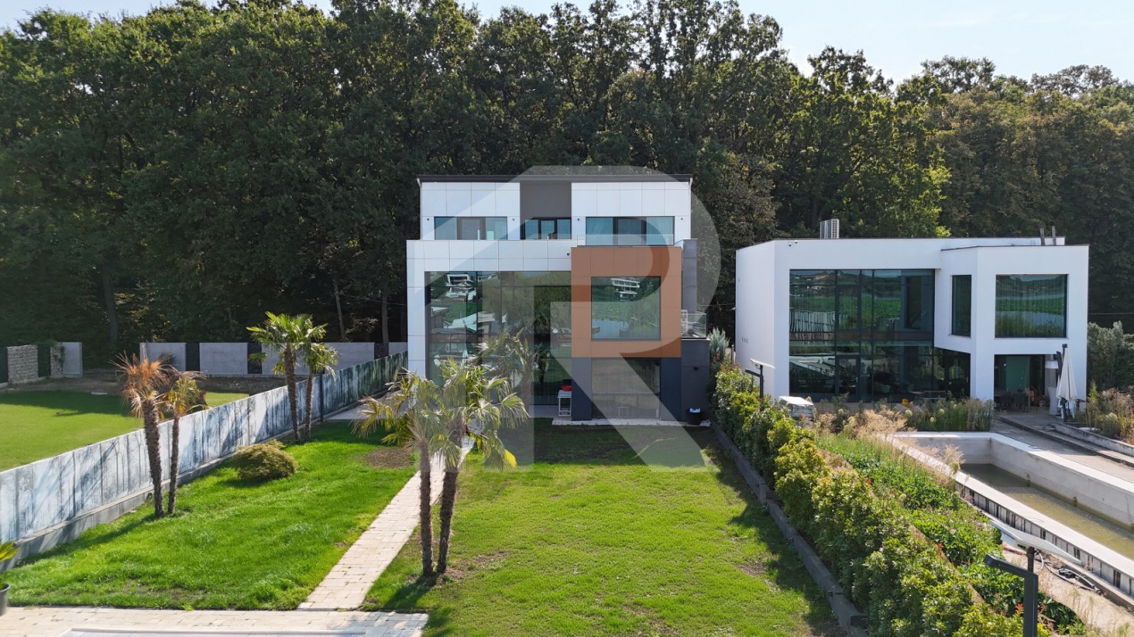 Pe Malul Snagovului, Unde Luxul Devine Cotidian