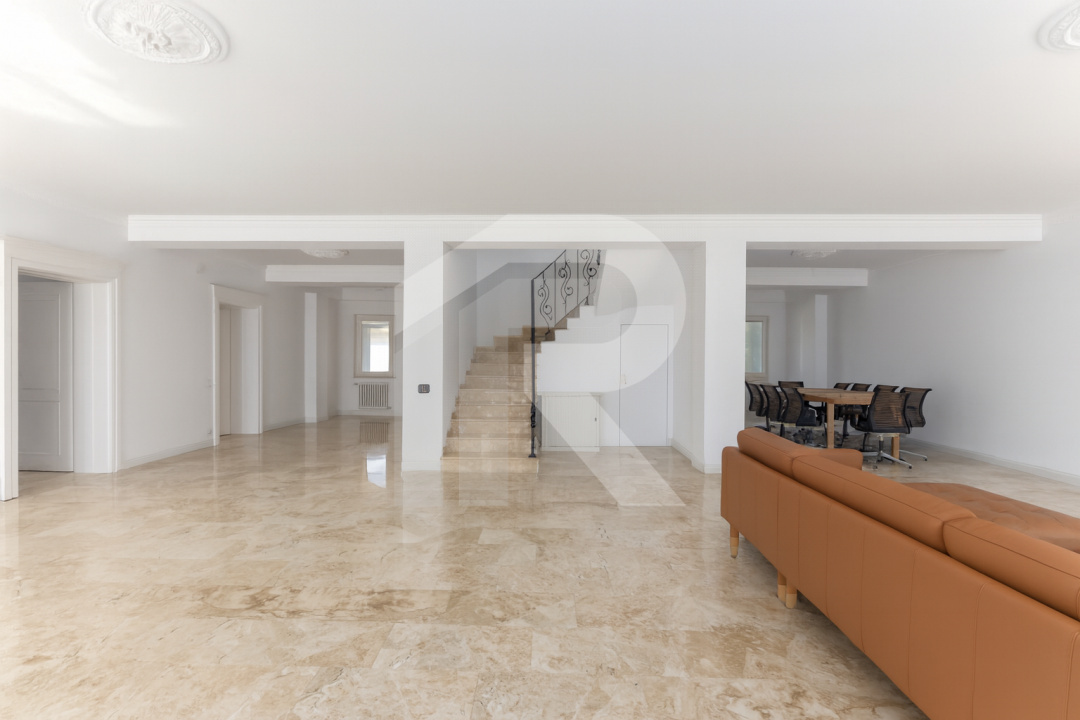 Vilă elegantă cu piscină și ieșire la Lac – Căciulați, Balotești