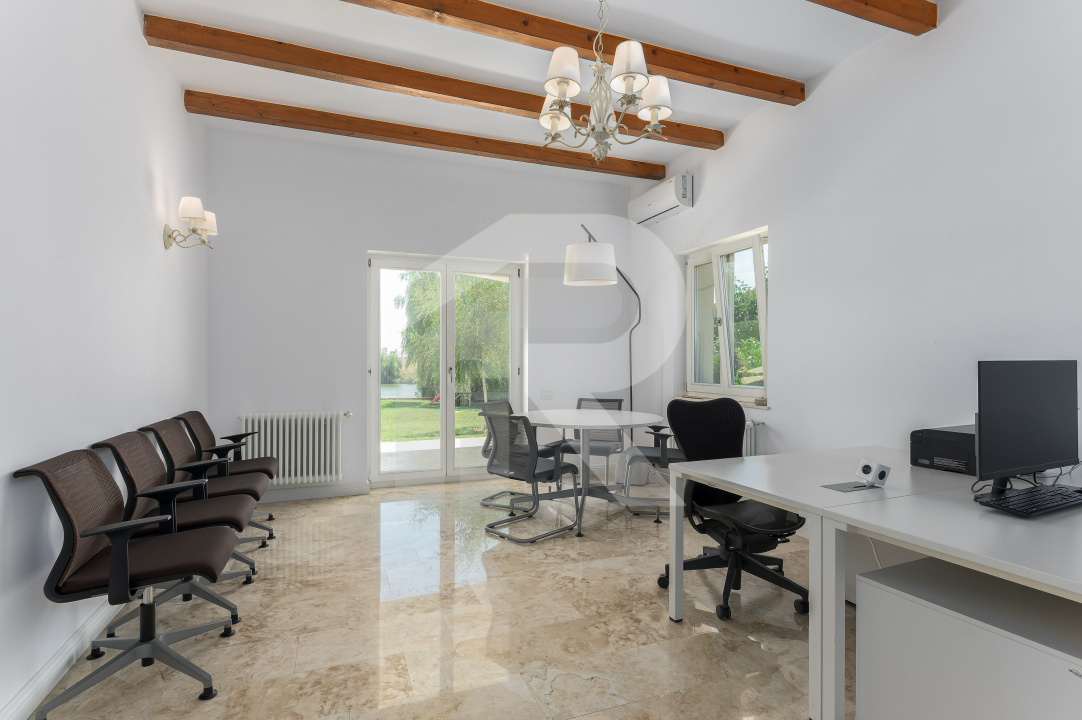 Vilă elegantă cu piscină și ieșire la Lac – Căciulați, Balotești