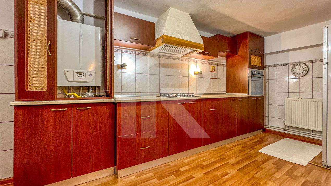 Casa | 356 mpc | Lot 1422 mp | Atelier de creatie | Locuinta/sediu | Baicoi