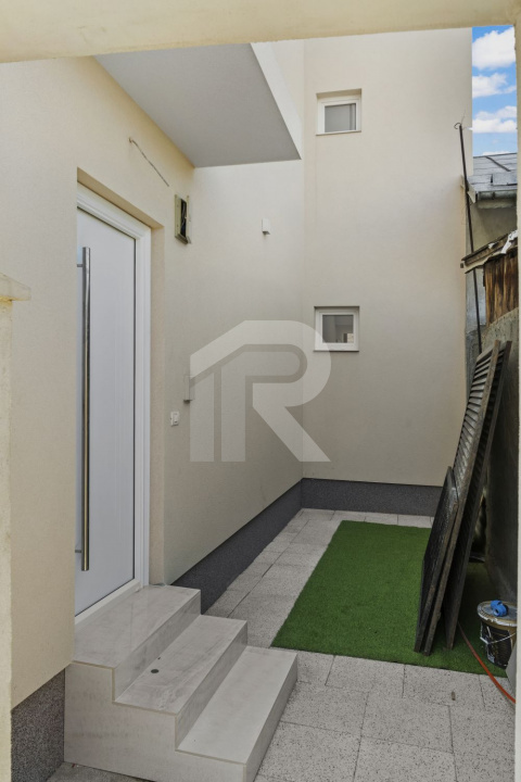 Vila sector 1 - 300mp - P+2+M - 11 camere - Chitila