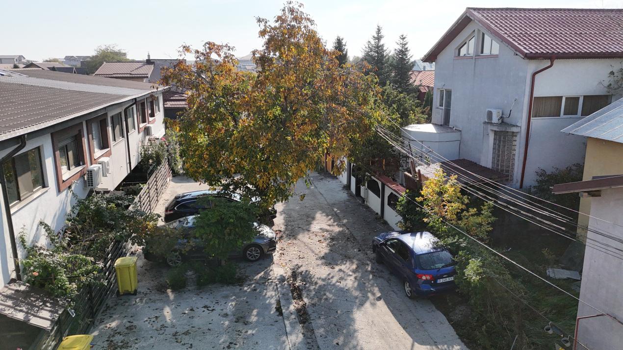 Teren cu dubla deschidere pe Dantelei