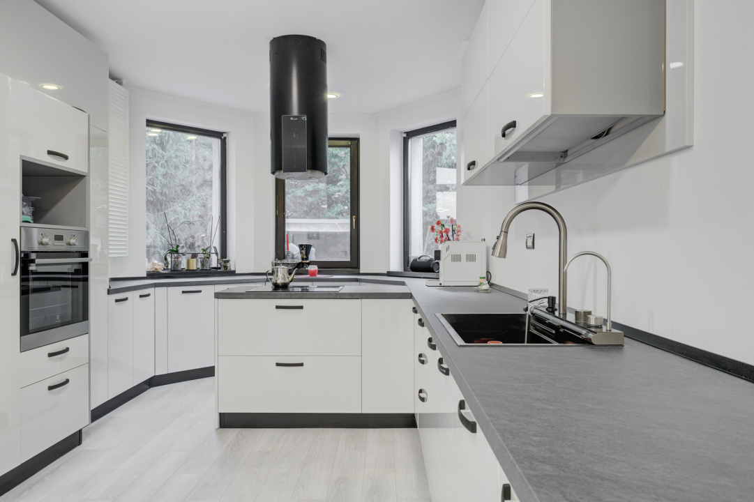 Drumul Taberei - Prelungirea Ghencea - str Maracineni  - Vilă cu piscină 