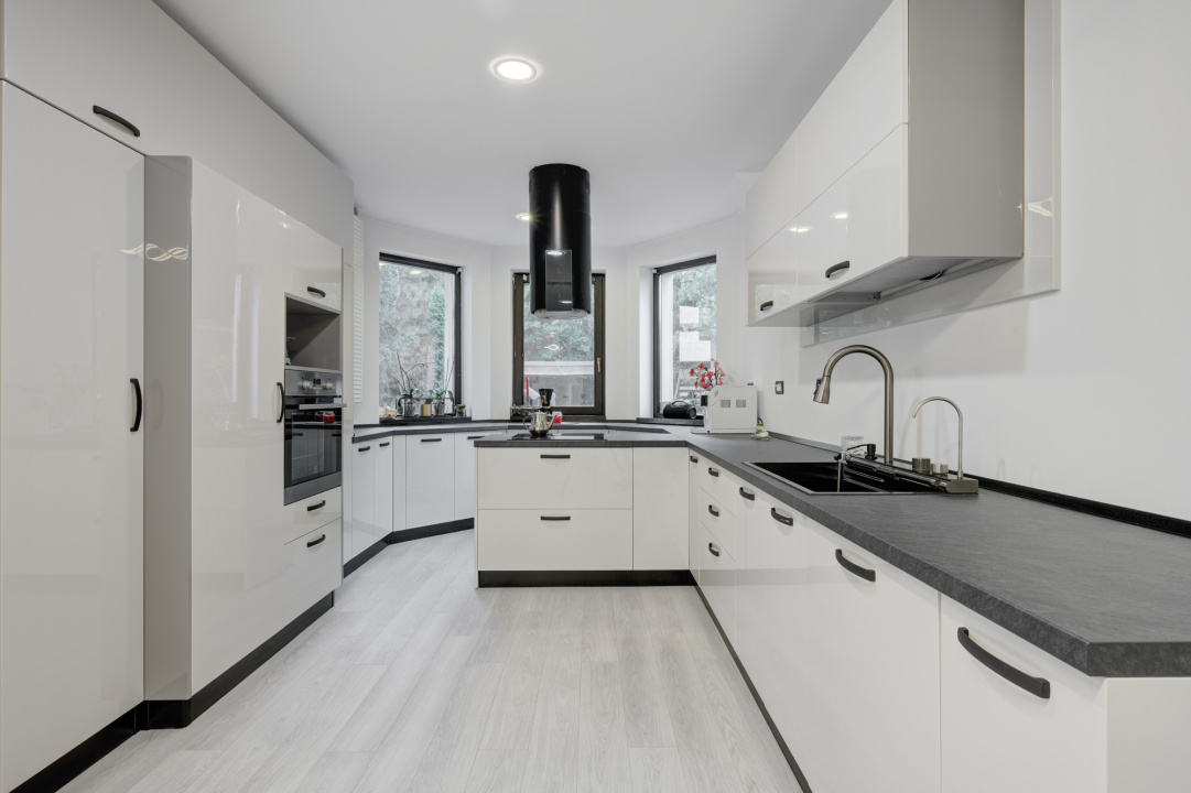 Drumul Taberei - Prelungirea Ghencea - str Maracineni  - Vilă cu piscină 