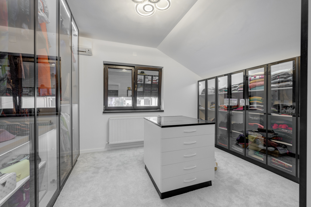 Vila cu piscina - Drumul Taberei - Prelungirea Ghencea - str Maracineni 