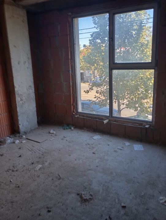 Vând bloc locuințe colective la roșu, stradal – Șos. Chitilei