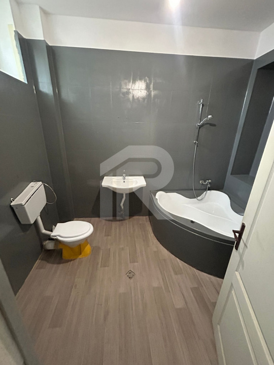 Apartament in vilă 3 camere, curte 40mp - Nerva Traian