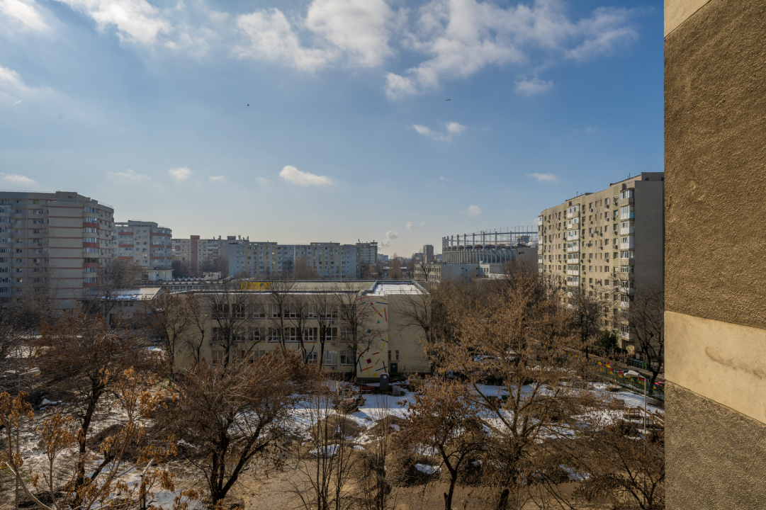 Piata Delfinului, Mega Mall, Garsoniera renovata, Mobilata si utilata !