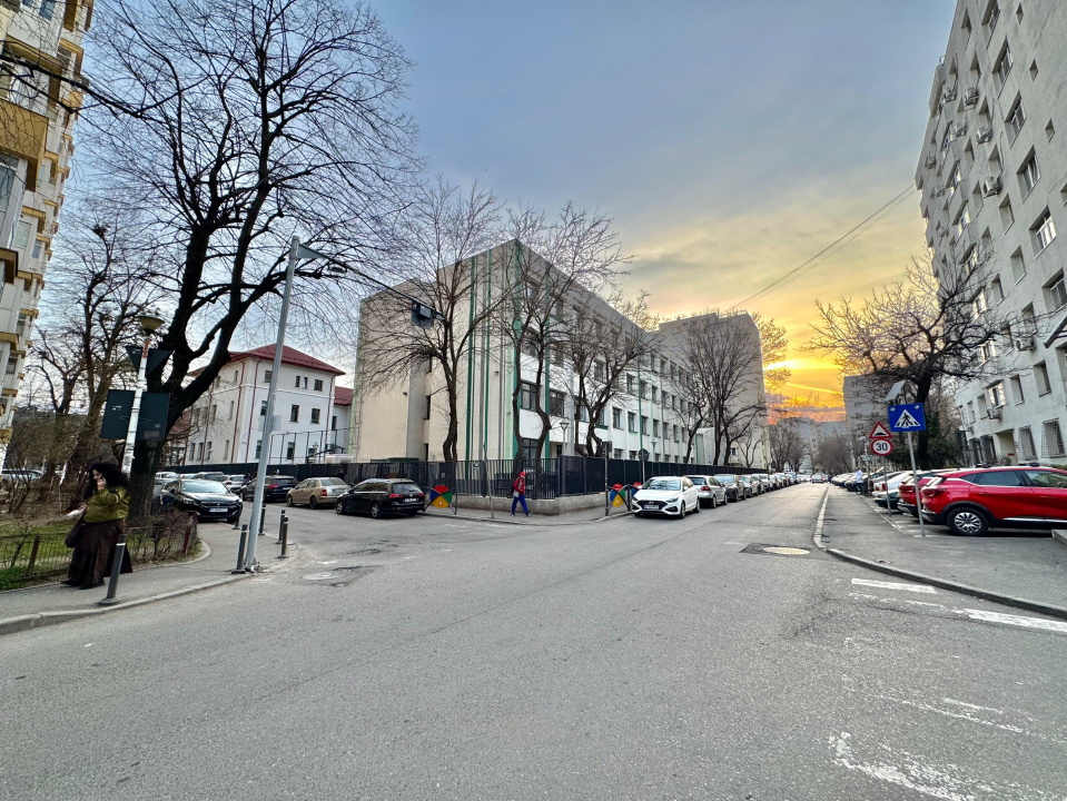 Apartament 3 camere Pantelimon Piata Delfinului