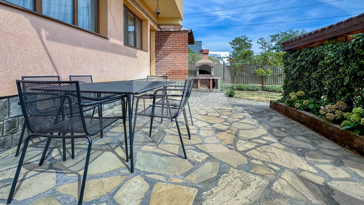 Casa | 356 mpc | Lot 1422 mp | Atelier de creatie | Locuinta/sediu | Baicoi