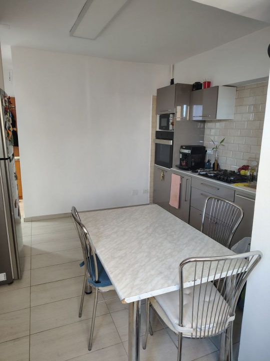 4 camere Mosilor centrala proprie, decomandat