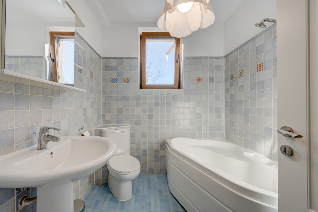 VILA DE INCHIRIAT, PRELUNGIREA GHENCEA, STR. FUNIGEILOR !