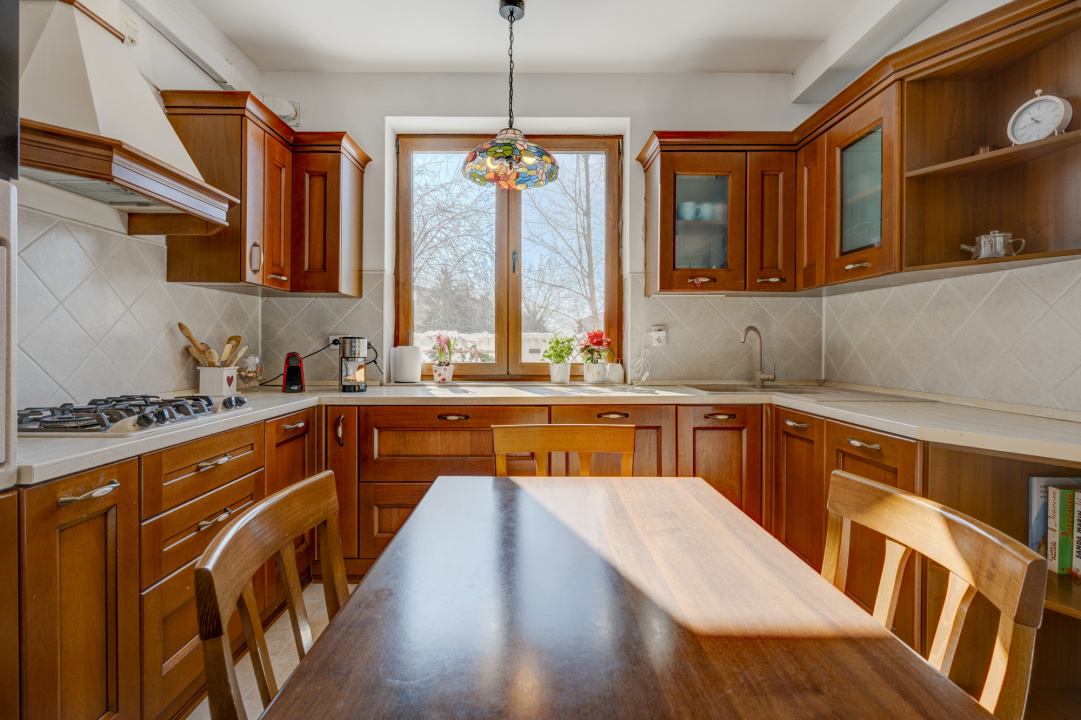 VILA DE INCHIRIAT, PRELUNGIREA GHENCEA, STR. FUNIGEILOR !