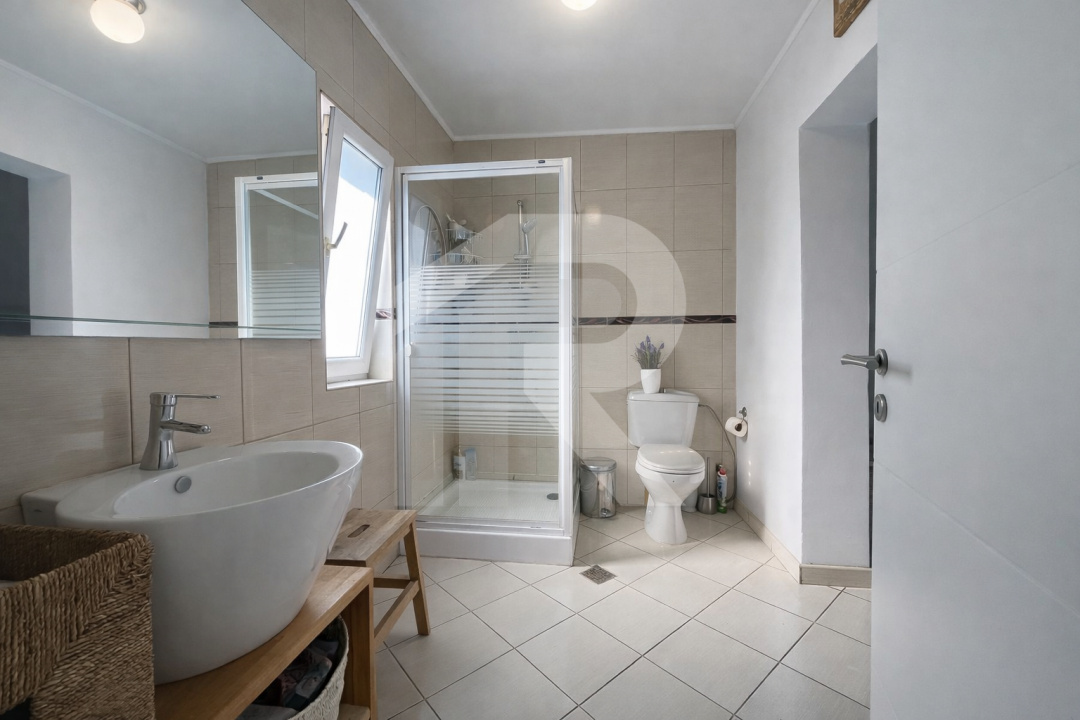 Casă spațioasă cu curte proprie  3 camere + birou  Dobroești – Șoseaua Fundeni 