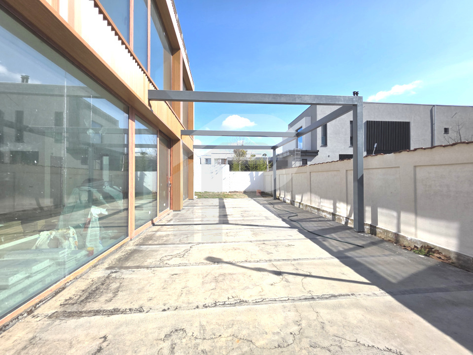 Vilă Modernă P+2E în Pipera – Spațiu, Confort și Terasa Panoramică