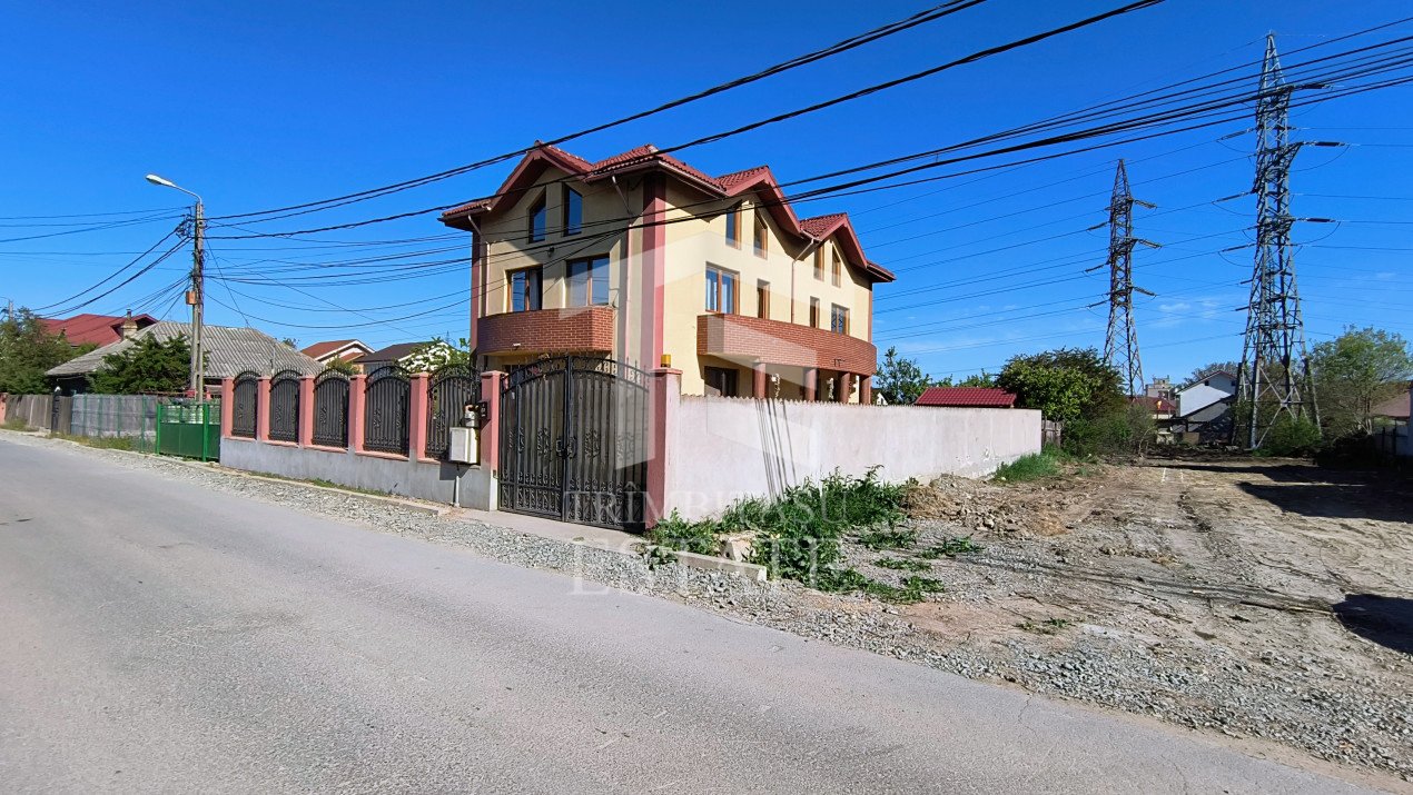 Năvodari | Casă spațioasă cu teren mare