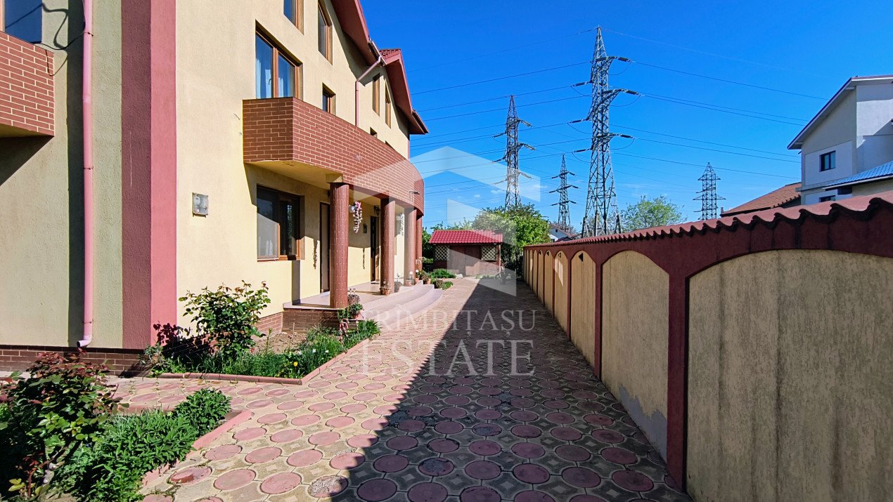 Năvodari | Casă spațioasă cu teren mare