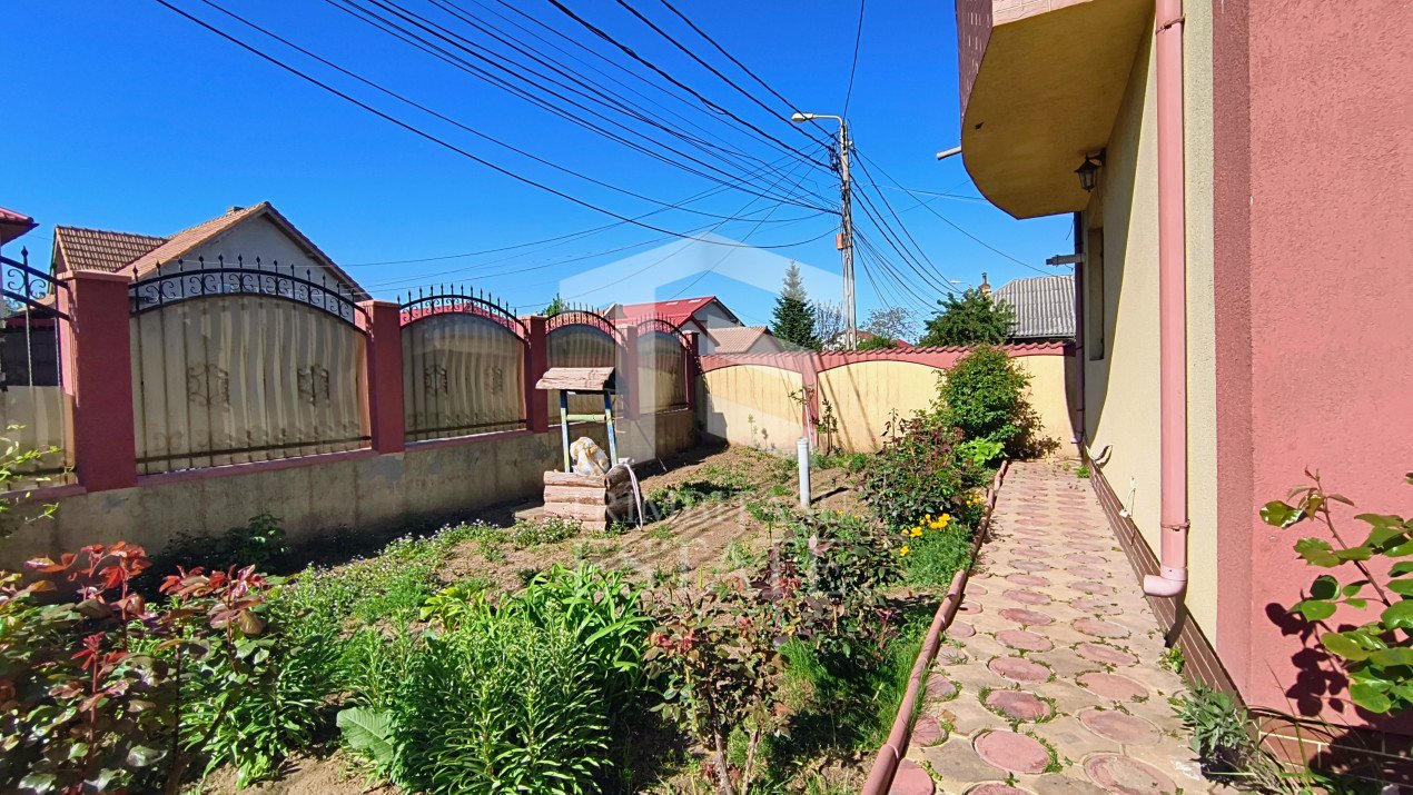 Năvodari | Casă spațioasă cu teren mare