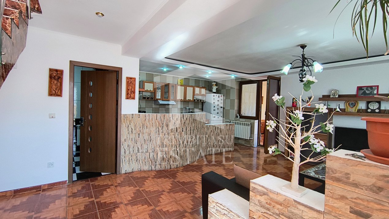 Năvodari | Casă spațioasă cu teren mare