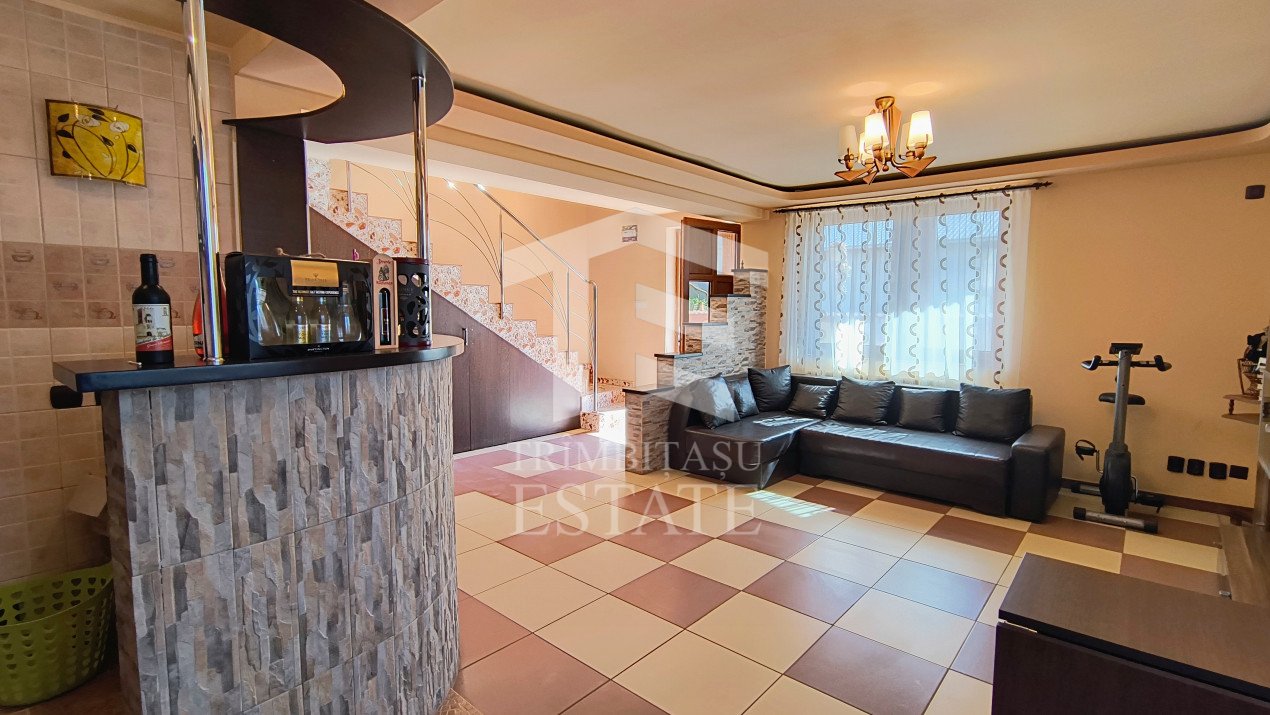 Năvodari | Casă spațioasă cu teren mare