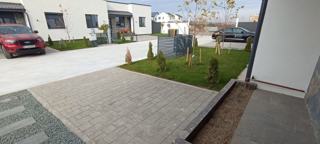 Casa Parter !  3 dorm.+2 bai+2 parcari+teren liber 190mp! Domnesti !