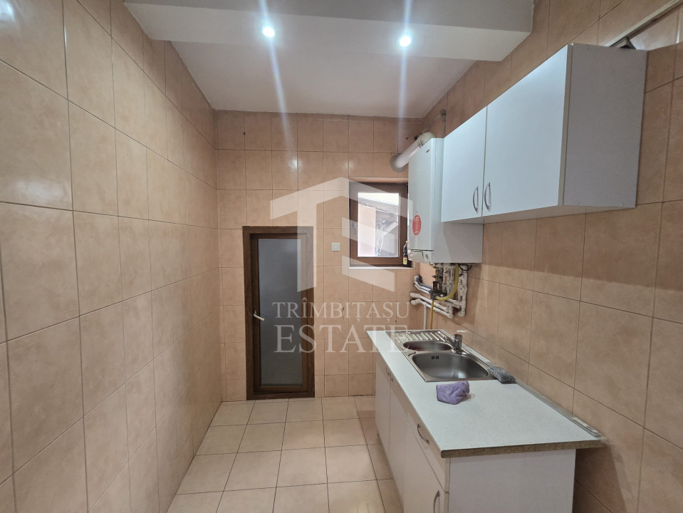 CENTRU- Casa de inchiriat pentru birouri.