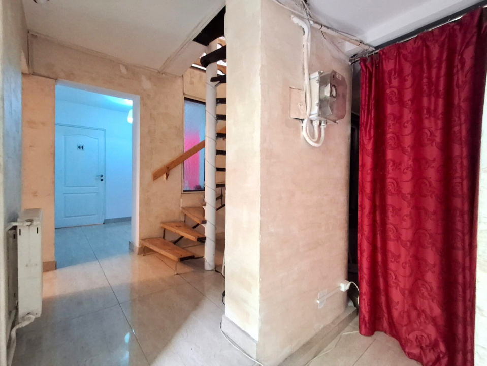 De Vanzare  Casa si Spatiu Comercial  zona Piata Unirii