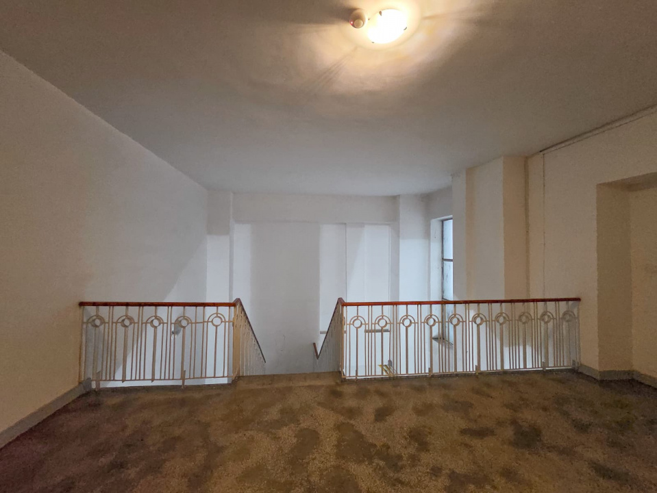 Apart 3 camere birouri stradal Bulevardul Unirii colt Nerva Traian