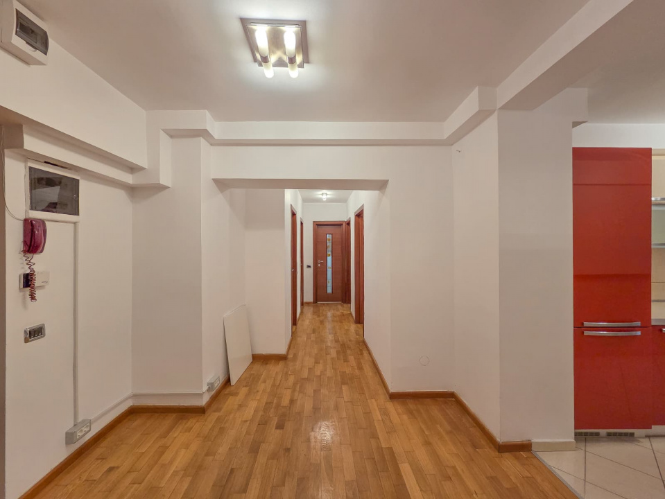 Apart 3 camere birouri stradal Bulevardul Unirii colt Nerva Traian