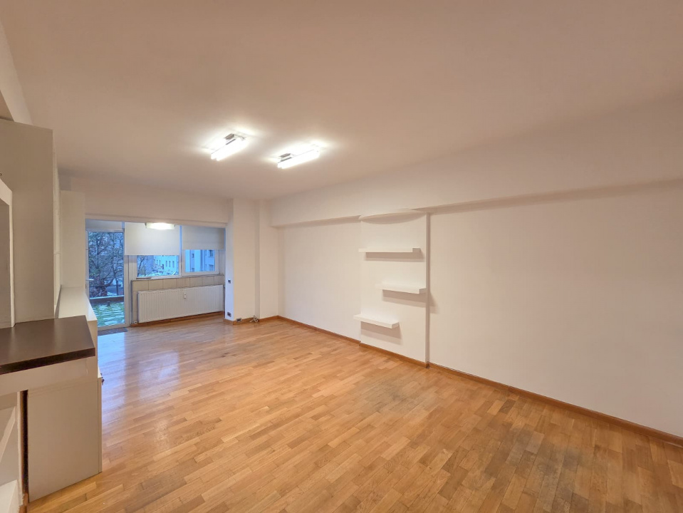 Apart 3 camere birouri stradal Bulevardul Unirii colt Nerva Traian